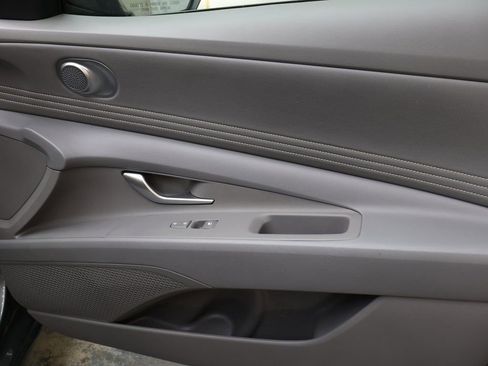 Used 2025 Hyundai Elantra Sport FWD image 12