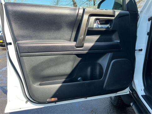 Used 2019 Toyota 4Runner TRD Off-Road image 17