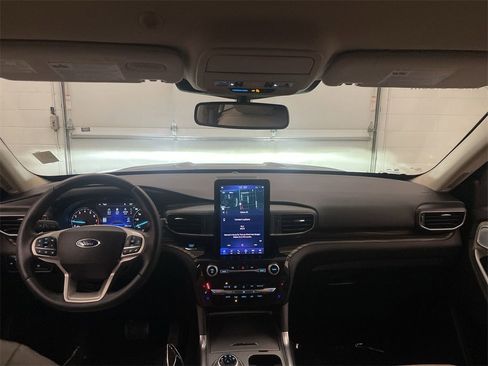 Used 2023 Ford Explorer Limited w/ Limited Technology Package image 14