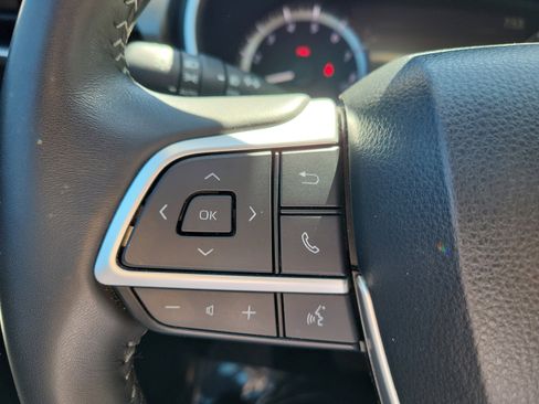 Used 2024 Toyota Highlander XLE image 30