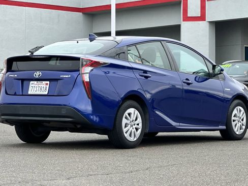 Used 2016 Toyota Prius Two image 2
