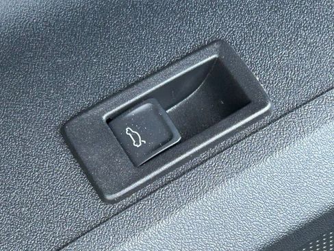 Used 2025 Audi SQ5 Premium Plus w/ Premium Plus Package image 72