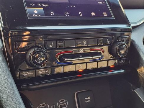Used 2025 Jeep Grand Cherokee L Laredo w/ Luxury Tech Group I AWD/4WD image 9