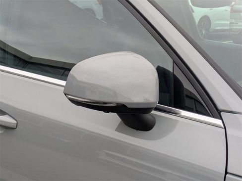 Certified 2024 Volvo XC40 B5 Plus w/ Protection Package Premier image 12