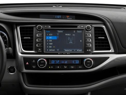 Used 2017 Toyota Highlander Limited Platinum AWD/4WD image 7
