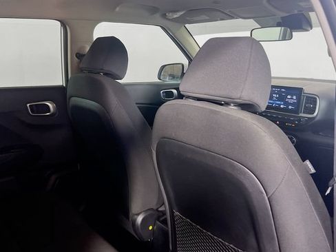 Used 2021 Hyundai Venue SE FWD image 8