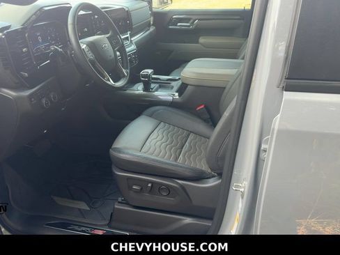 Used 2025 Chevrolet Silverado 1500 ZR2 AWD/4WD image 11