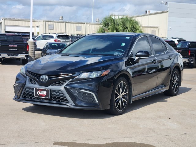 Used 2022 Toyota Camry SE w/ Convenience Package FWD image 3