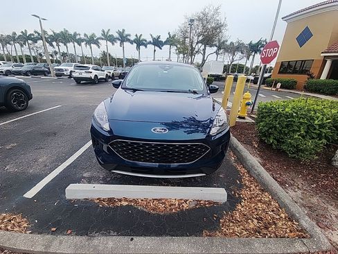 Used 2020 Ford Escape SE image 2