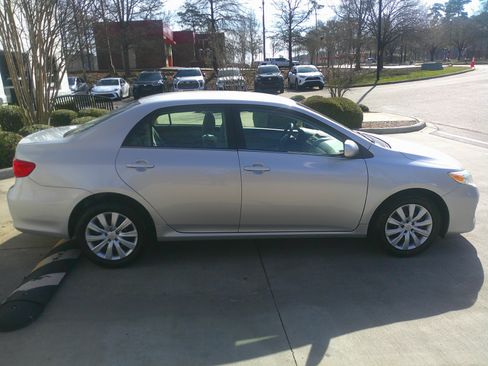 Used 2013 Toyota Corolla LE image 19