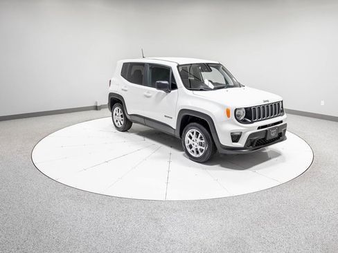 Used 2023 Jeep Renegade Latitude image 26