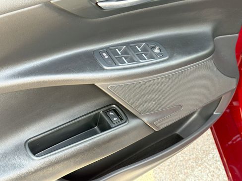 Used 2017 Jaguar XE image 22