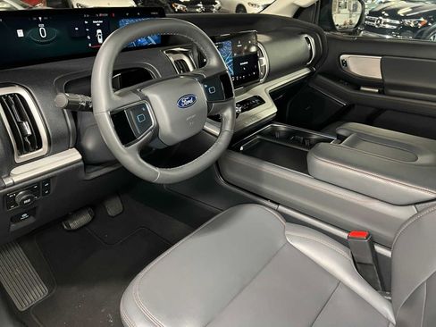Used 2025 Ford Expedition Active AWD/4WD image 27