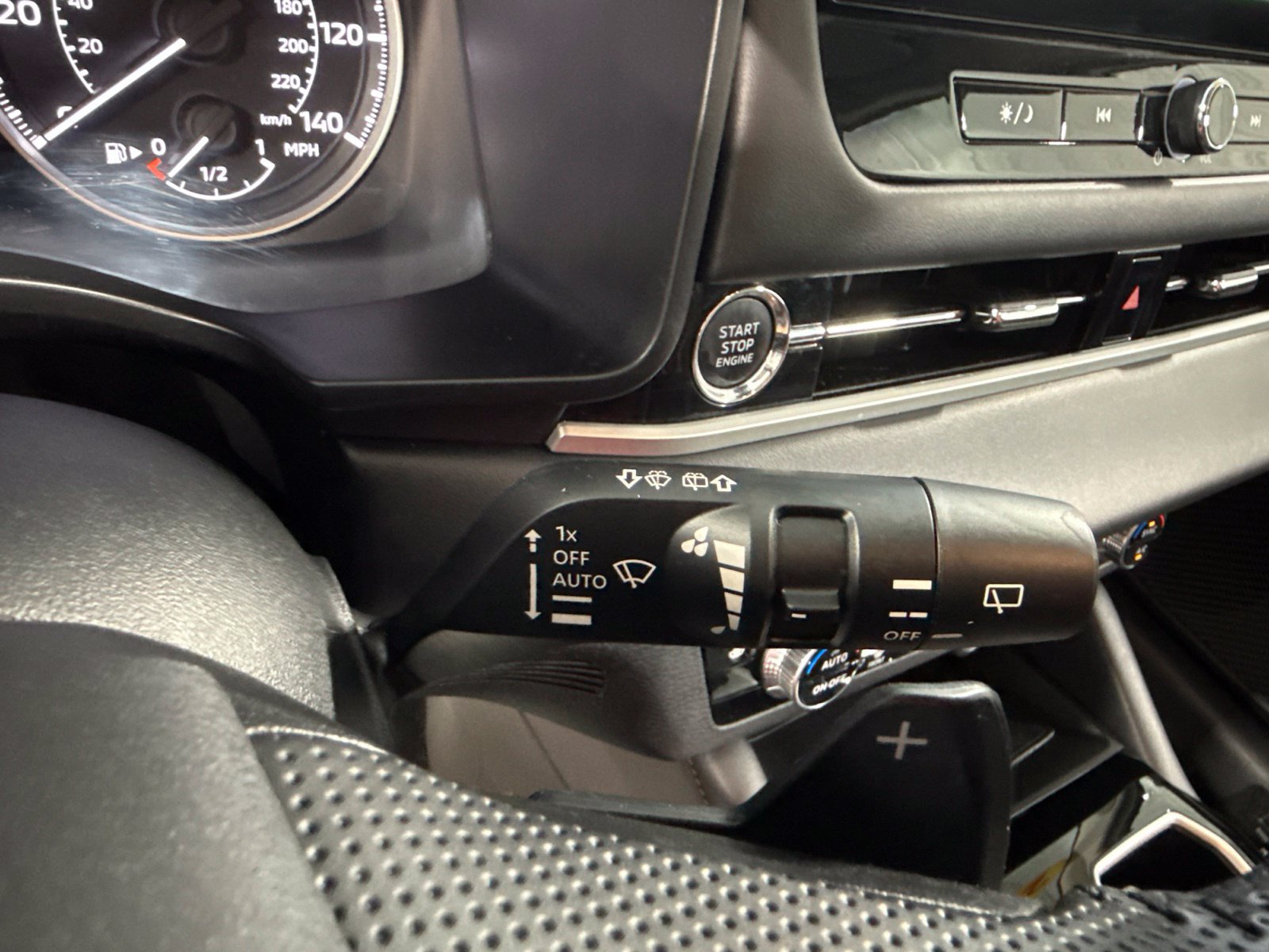 Used 2025 Mitsubishi Outlander SE AWD/4WD image 44