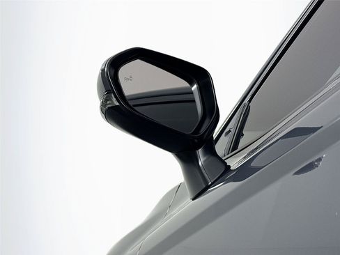 Used 2025 Toyota Camry SE FWD image 5