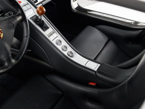 Used 2004 Porsche Carrera GT RWD image 23