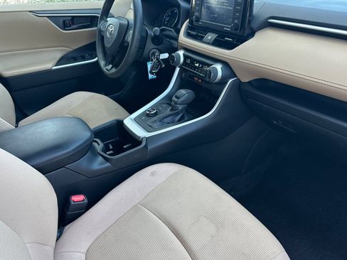 Certified 2022 Toyota RAV4 LE AWD/4WD image 19