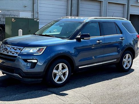 Used 2018 Ford Explorer XLT w/ Equipment Group 202A image 2