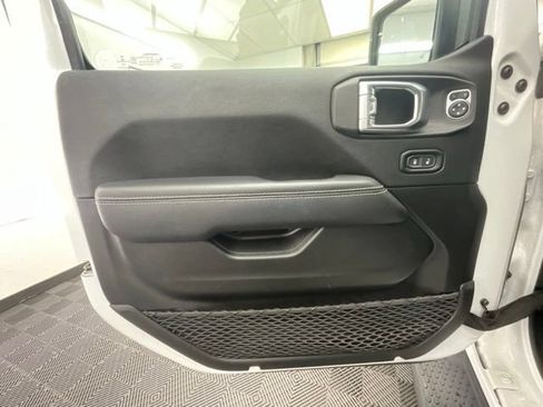 Used 2022 Jeep Wrangler Unlimited Sahara w/ Dual Top Group AWD/4WD image 8