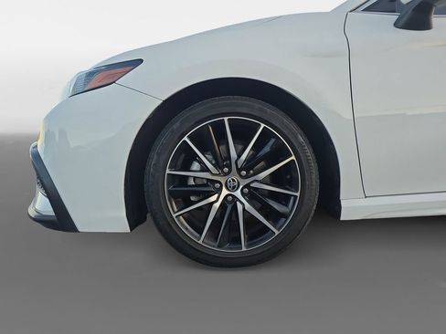 Used 2022 Toyota Camry SE image 14