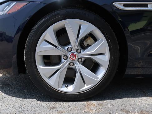 Used 2020 Jaguar XE S image 57