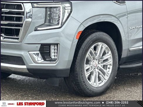 Used 2024 GMC Yukon XL SLT w/ SLT Premium Package image 9