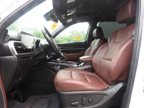 Used 2023 Kia Telluride EX w/ EX Captain's Chair Package AWD/4WD image 10