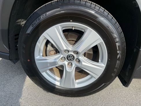 Used 2020 Toyota Highlander L image 11