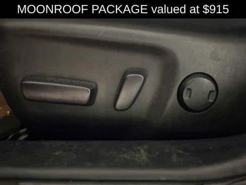 Used 2014 Toyota Camry SE w/ Moonroof Package image 4