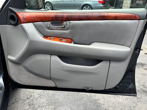 Used 2004 Lexus LS 430 RWD image 14