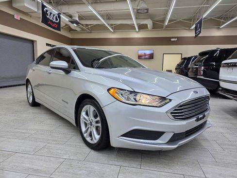 Used 2018 Ford Fusion SE FWD image 4