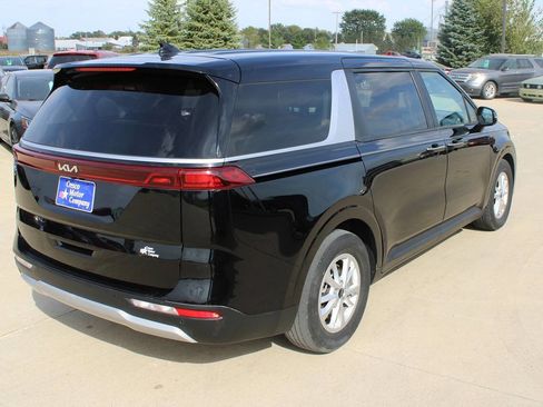 Used 2023 Kia Carnival LX image 5