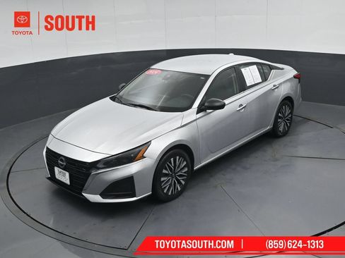 Used 2024 Nissan Altima 2.5 SV AWD/4WD image 45