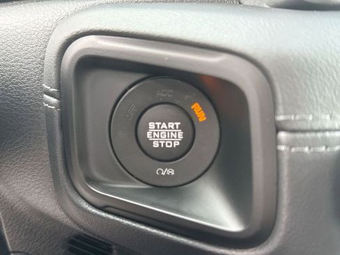 Used 2024 Jeep Gladiator Mojave w/ Technology Group image 13