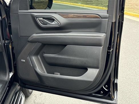 Used 2024 Chevrolet Suburban Premier image 10
