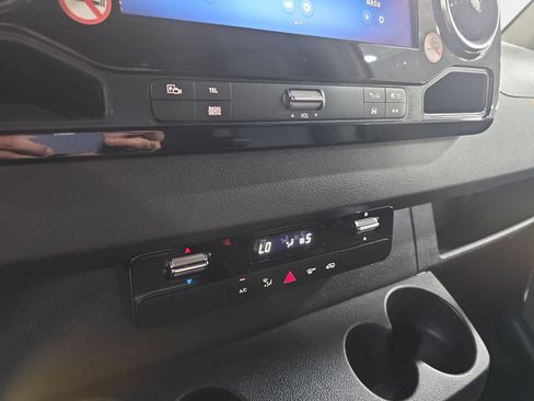 Used 2025 Mercedes-Benz Sprinter 2500 image 21