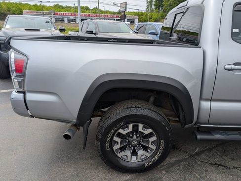 Certified 2020 Toyota Tacoma TRD Off-Road w/ Technology Package AWD/4WD image 8