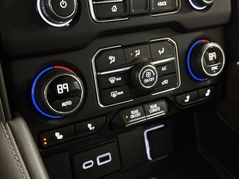 Used 2024 Chevrolet Suburban LT AWD/4WD image 17