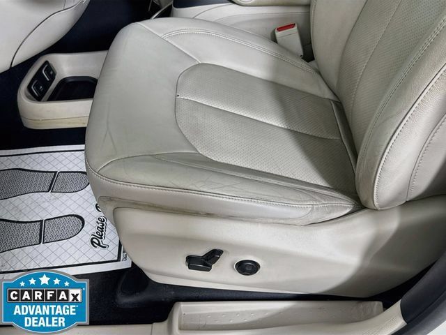 Used 2021 Chrysler Pacifica Touring-L FWD image 18