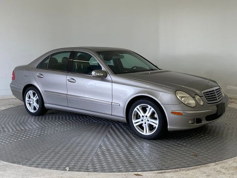 Used 2005 Mercedes-Benz E 500 4MATIC Sedan image 6
