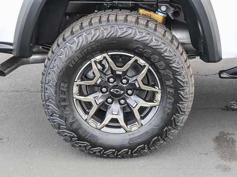 New 2026 Chevrolet Colorado ZR2 w/ Technology Package AWD/4WD image 9