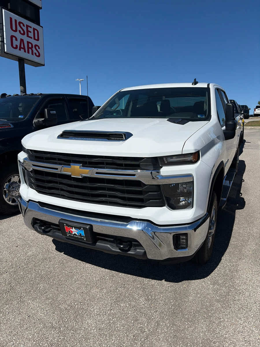 Used 2025 Chevrolet Silverado 2500 LT w/ Convenience Package AWD/4WD image 11