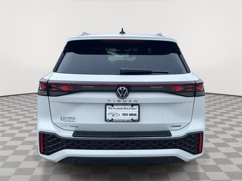 New 2026 Volkswagen Tiguan SEL R-Line AWD/4WD image 6