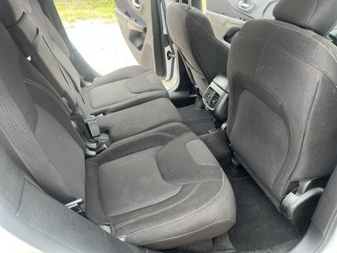Used 2015 Jeep Cherokee Latitude FWD image 15