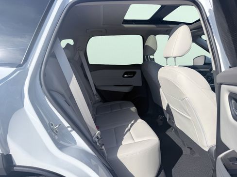 Used 2024 Nissan Rogue SL w/ SL Premium Package image 42