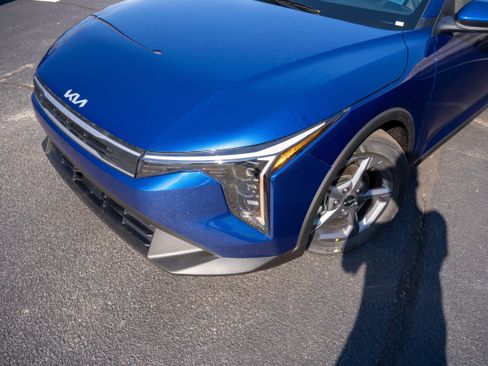 New 2025 Kia K4 LXS FWD image 2