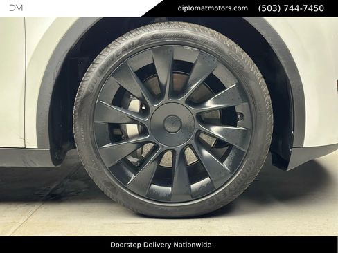 Used 2023 Tesla Model Y Long Range image 34