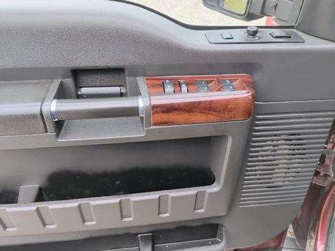 Used 2010 Ford F350 Lariat image 23