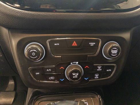 Used 2021 Jeep Compass Latitude image 19