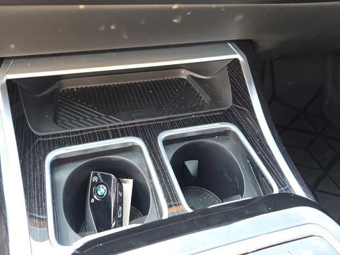 Used 2025 BMW 760i xDrive w/ Premium Package image 25